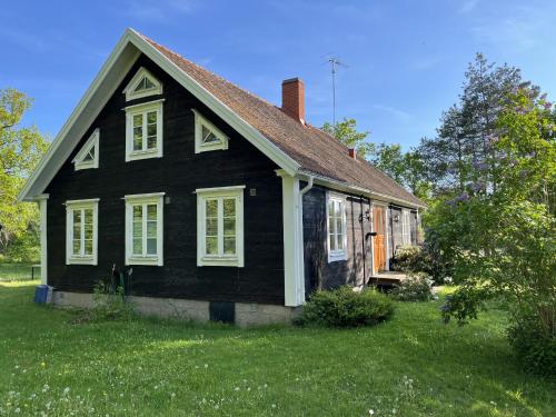 Large timber villa with a scenic location south of Lottorp